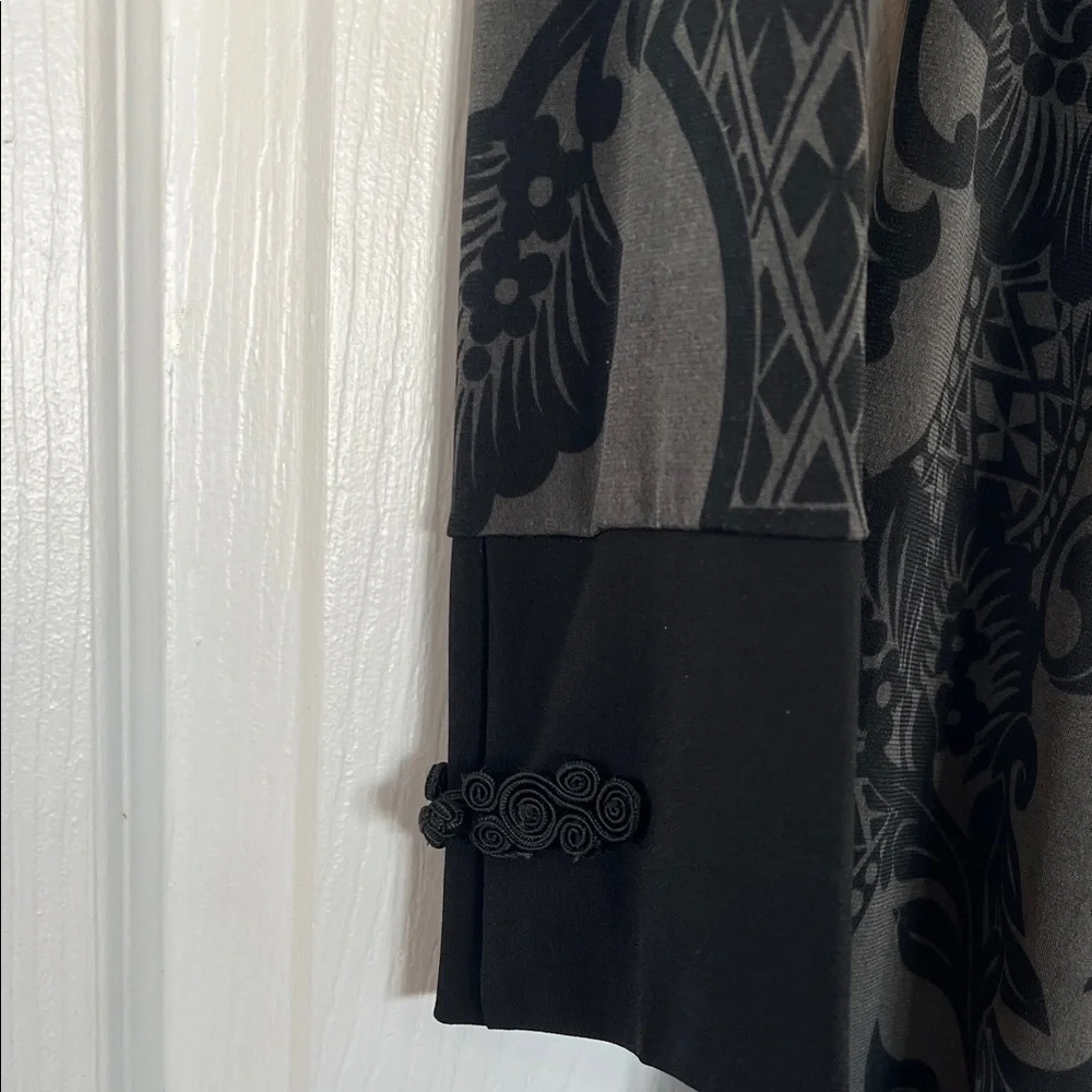 Elegant Black and Gray Long Sleeve Dress - Picture 3 of 5